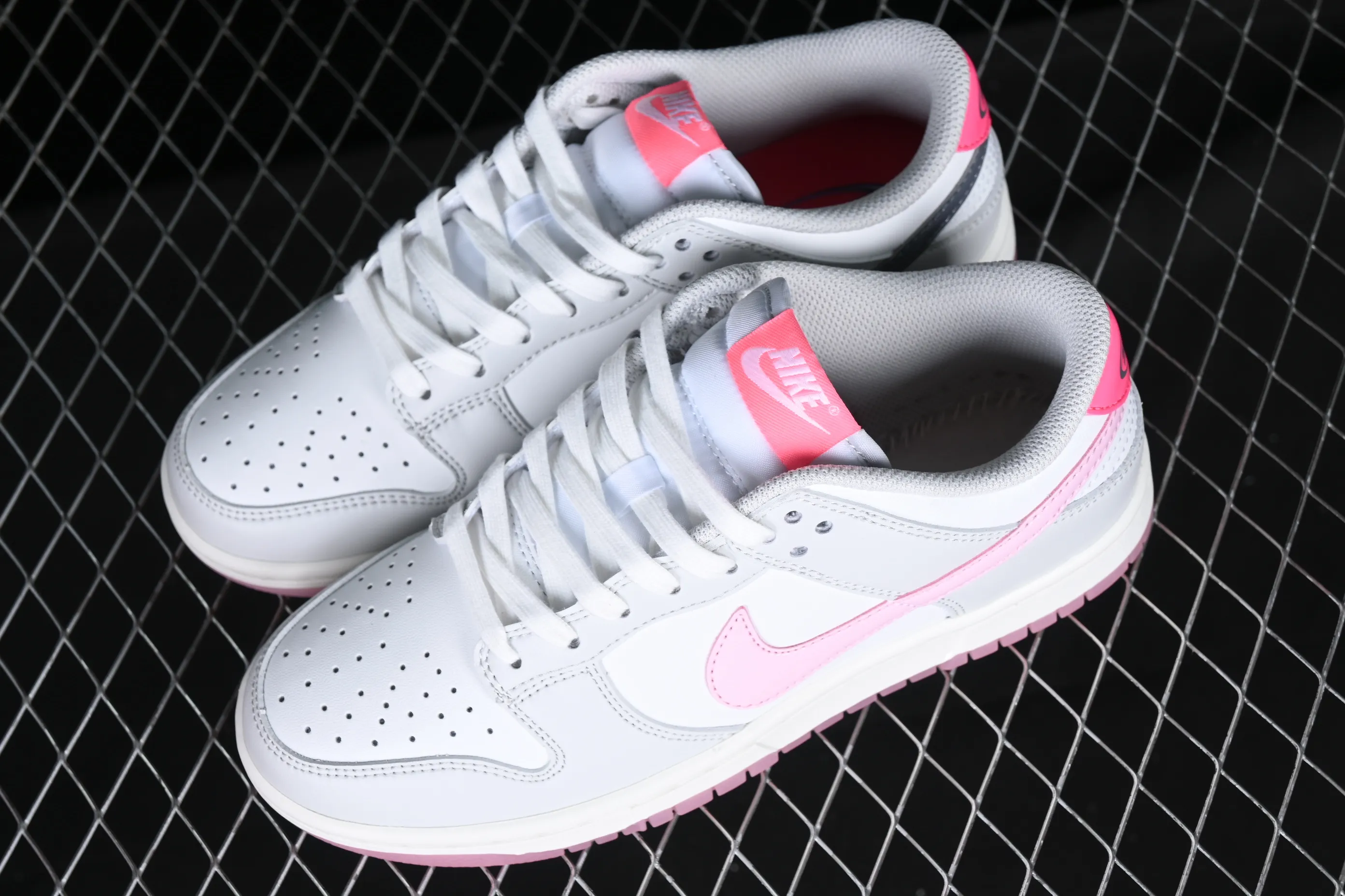 All categories Nk SB Dunk series Nk SB Dunk Low low-top sneakers Nk SB Dunk Low "520" Valentine's Day limited SB low-top sports and leisure sneakers FN3451-161